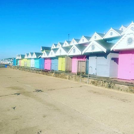 Modern 3 Bedroom Caravan Near The Beach 内兹岬附近沃尔顿 外观 照片
