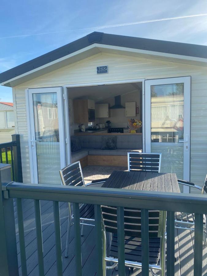 Modern 3 Bedroom Caravan Near The Beach 内兹岬附近沃尔顿 外观 照片