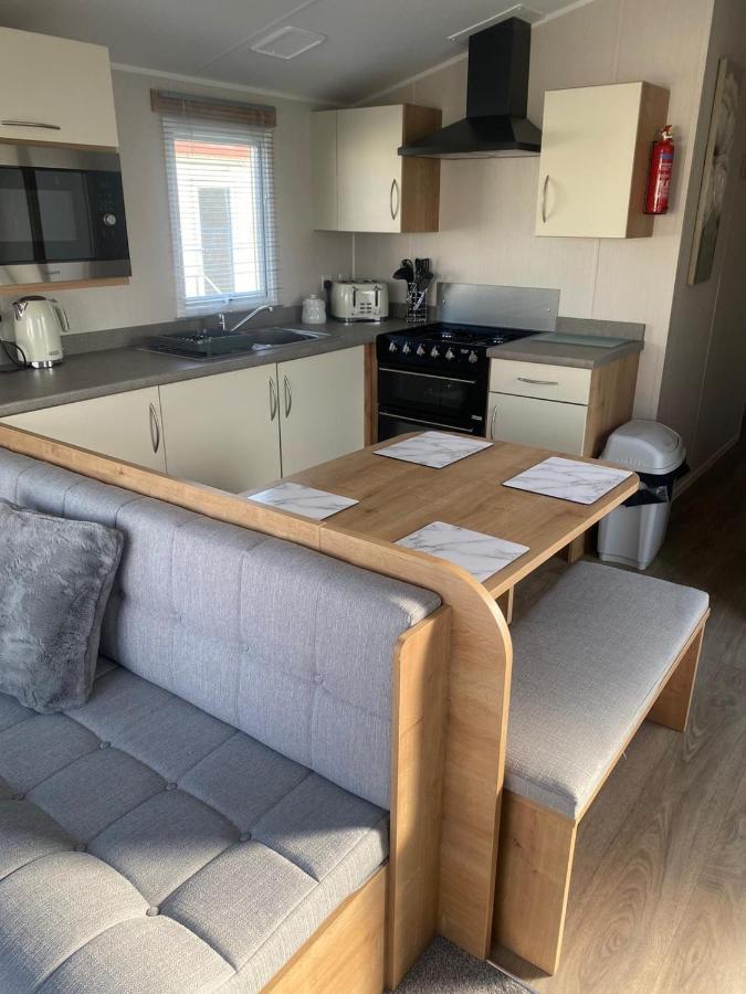 Modern 3 Bedroom Caravan Near The Beach 内兹岬附近沃尔顿 外观 照片