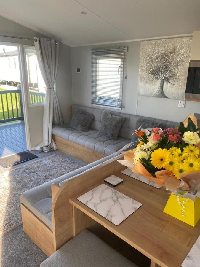 Modern 3 Bedroom Caravan Near The Beach 内兹岬附近沃尔顿 外观 照片