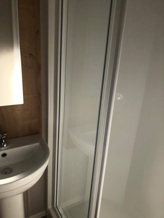 Modern 3 Bedroom Caravan Near The Beach 内兹岬附近沃尔顿 外观 照片